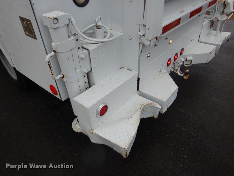 image for item FF9164 2000 Ford F350 Super Duty Crew Cab utility bed pickup truck