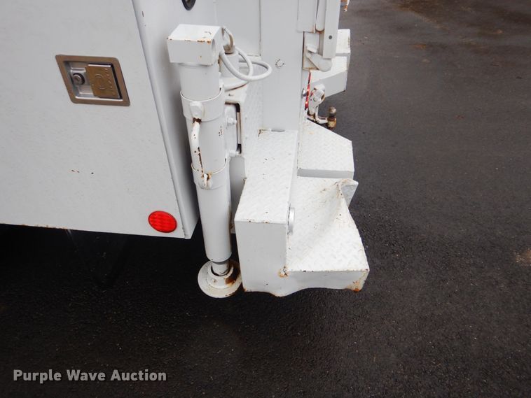 image for item FF9164 2000 Ford F350 Super Duty Crew Cab utility bed pickup truck