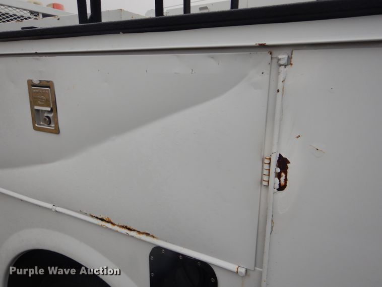 image for item FF9164 2000 Ford F350 Super Duty Crew Cab utility bed pickup truck