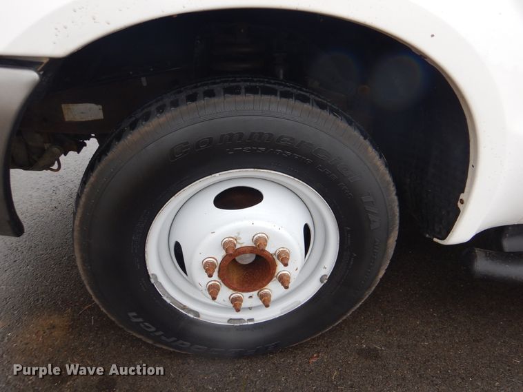 image for item FF9164 2000 Ford F350 Super Duty Crew Cab utility bed pickup truck