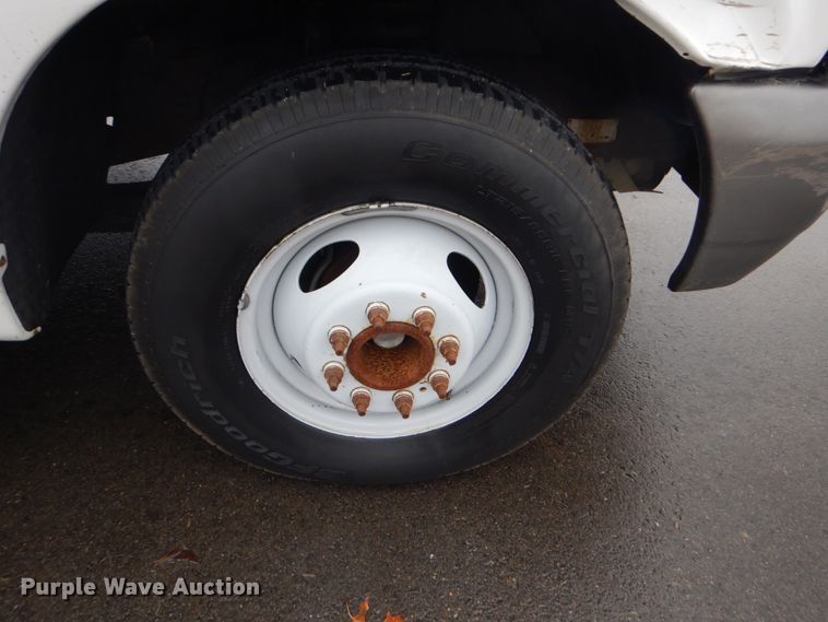 image for item FF9164 2000 Ford F350 Super Duty Crew Cab utility bed pickup truck