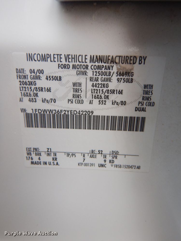 image for item FF9164 2000 Ford F350 Super Duty Crew Cab utility bed pickup truck