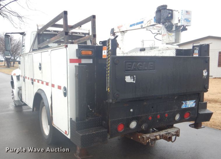 image for item FF9167 2006 International 4300 utility truck with crane