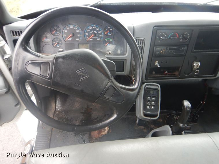 image for item FF9167 2006 International 4300 utility truck with crane