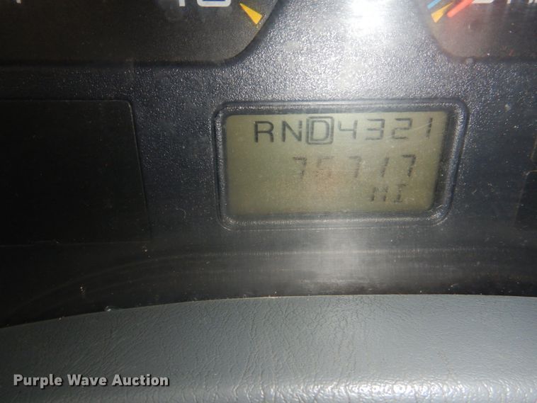 image for item FF9167 2006 International 4300 utility truck with crane