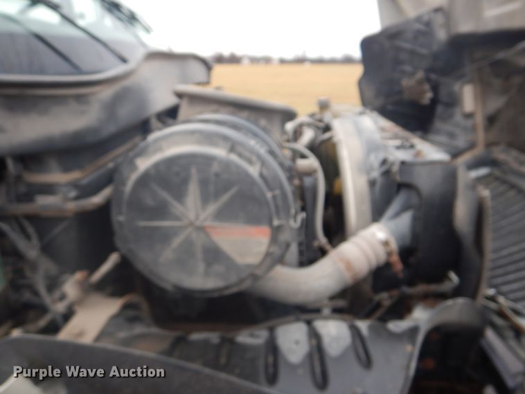 image for item FF9167 2006 International 4300 utility truck with crane