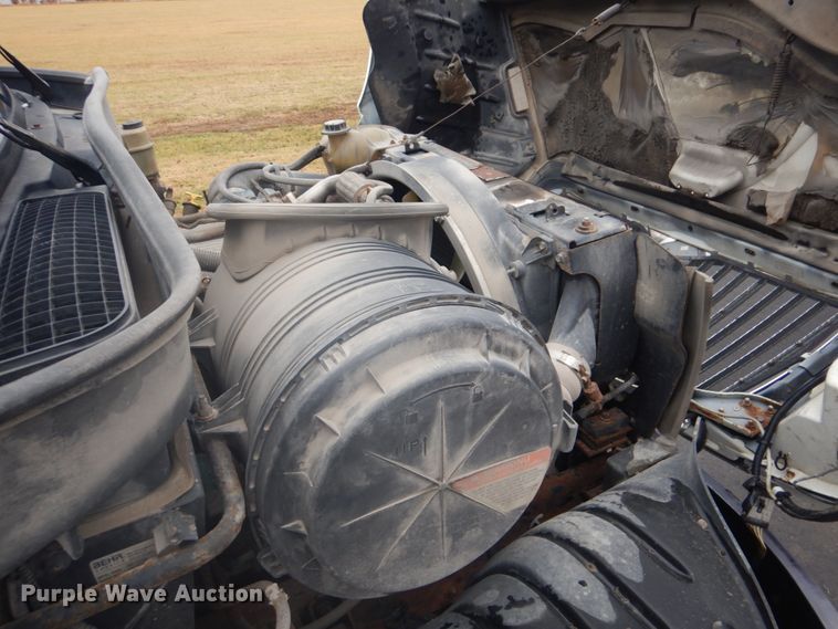 image for item FF9167 2006 International 4300 utility truck with crane