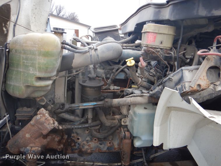 image for item FF9167 2006 International 4300 utility truck with crane