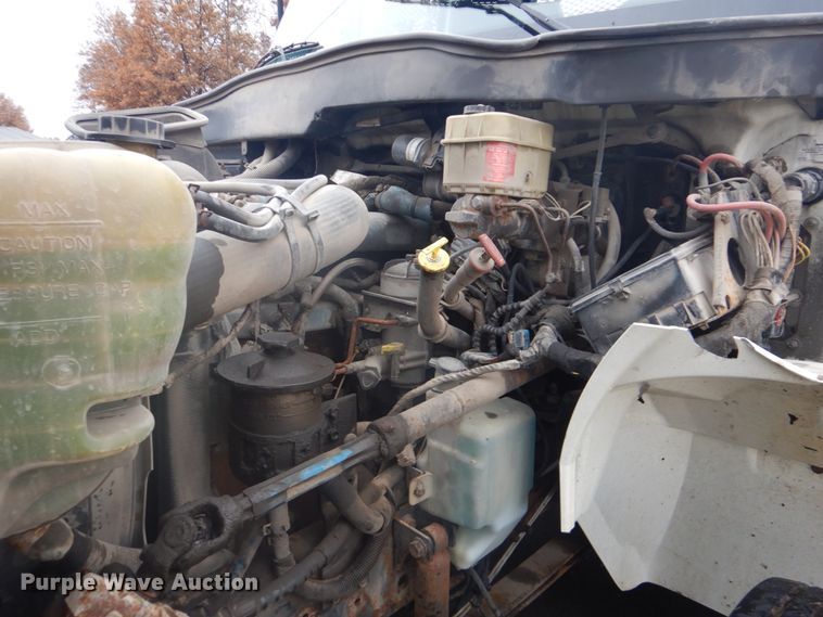 image for item FF9167 2006 International 4300 utility truck with crane