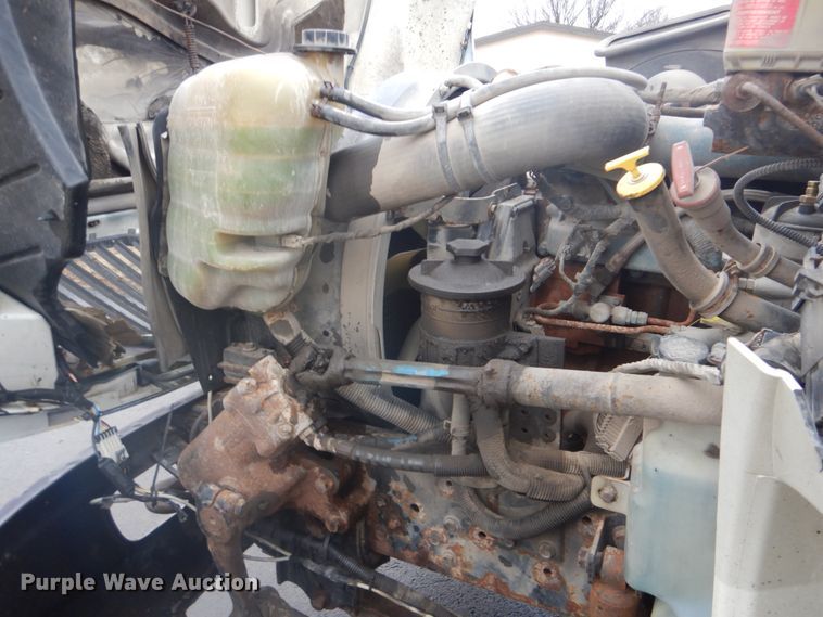 image for item FF9167 2006 International 4300 utility truck with crane