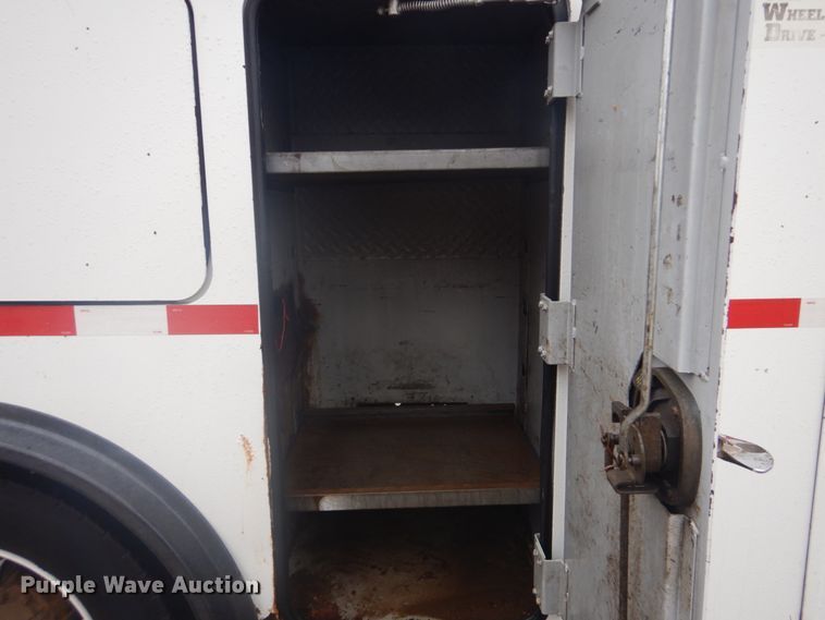 image for item FF9167 2006 International 4300 utility truck with crane