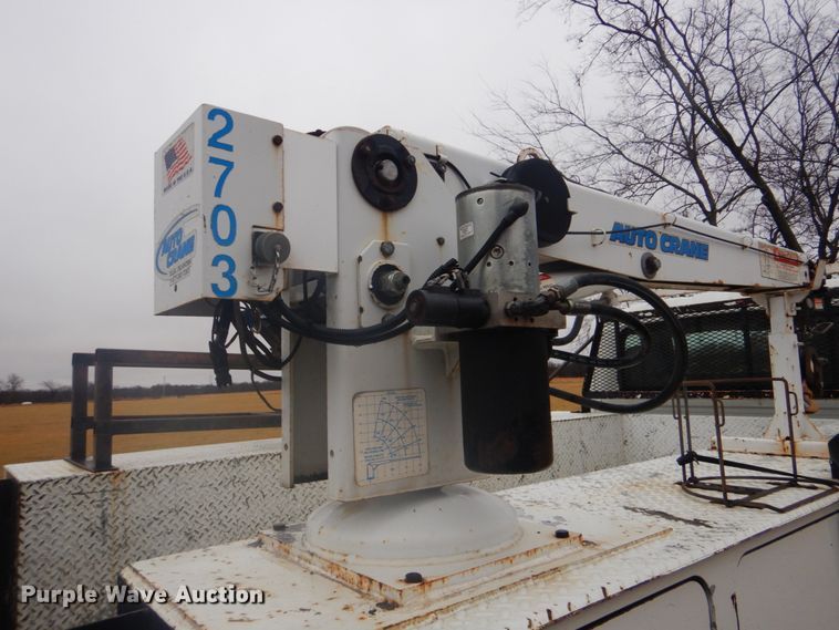 image for item FF9167 2006 International 4300 utility truck with crane