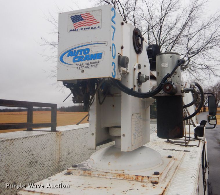 image for item FF9167 2006 International 4300 utility truck with crane