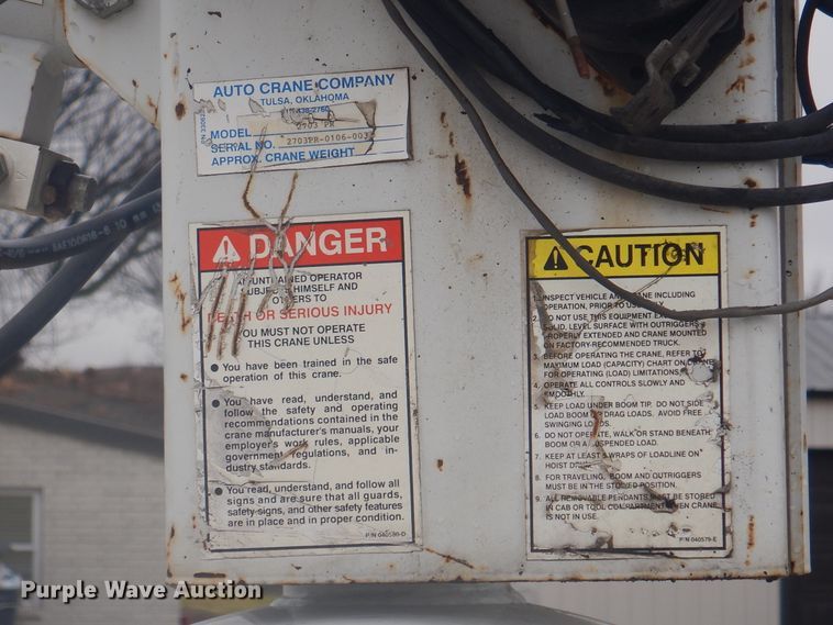 image for item FF9167 2006 International 4300 utility truck with crane