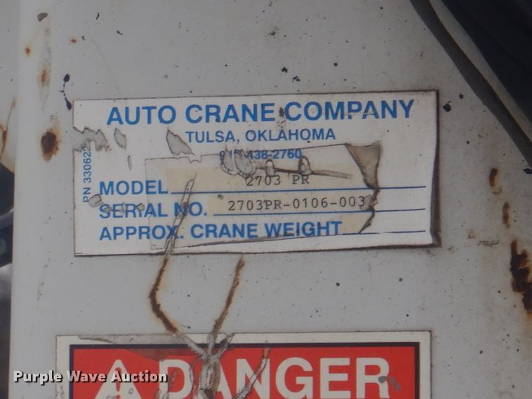 image for item FF9167 2006 International 4300 utility truck with crane
