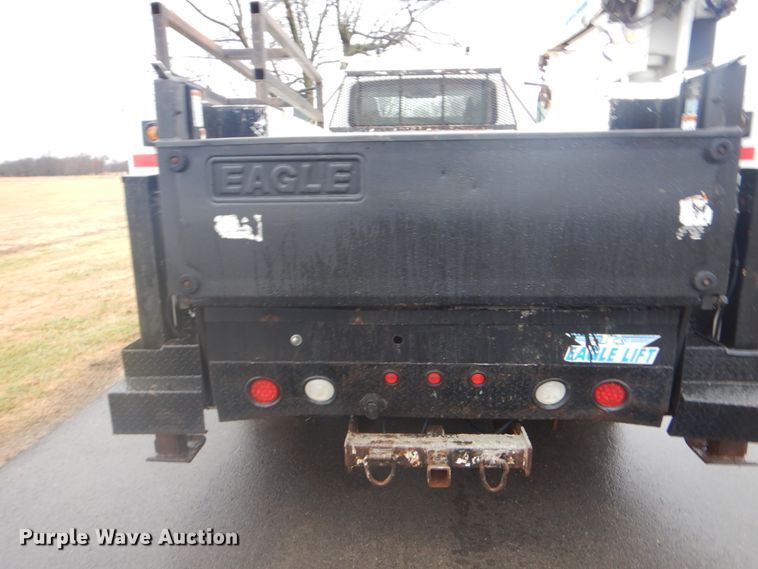 image for item FF9167 2006 International 4300 utility truck with crane