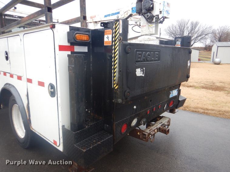 image for item FF9167 2006 International 4300 utility truck with crane