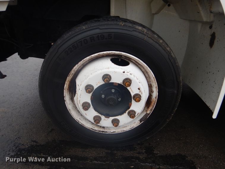 image for item FF9167 2006 International 4300 utility truck with crane