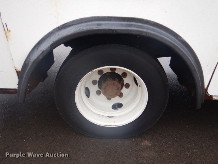 image for item FF9167 2006 International 4300 utility truck with crane