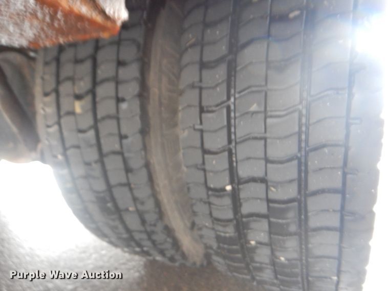 image for item FF9167 2006 International 4300 utility truck with crane