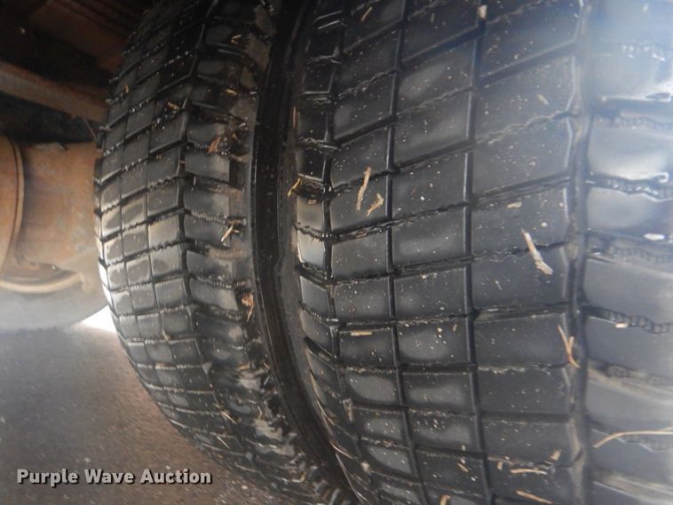 image for item FF9167 2006 International 4300 utility truck with crane