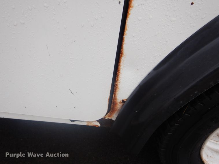 image for item FF9167 2006 International 4300 utility truck with crane