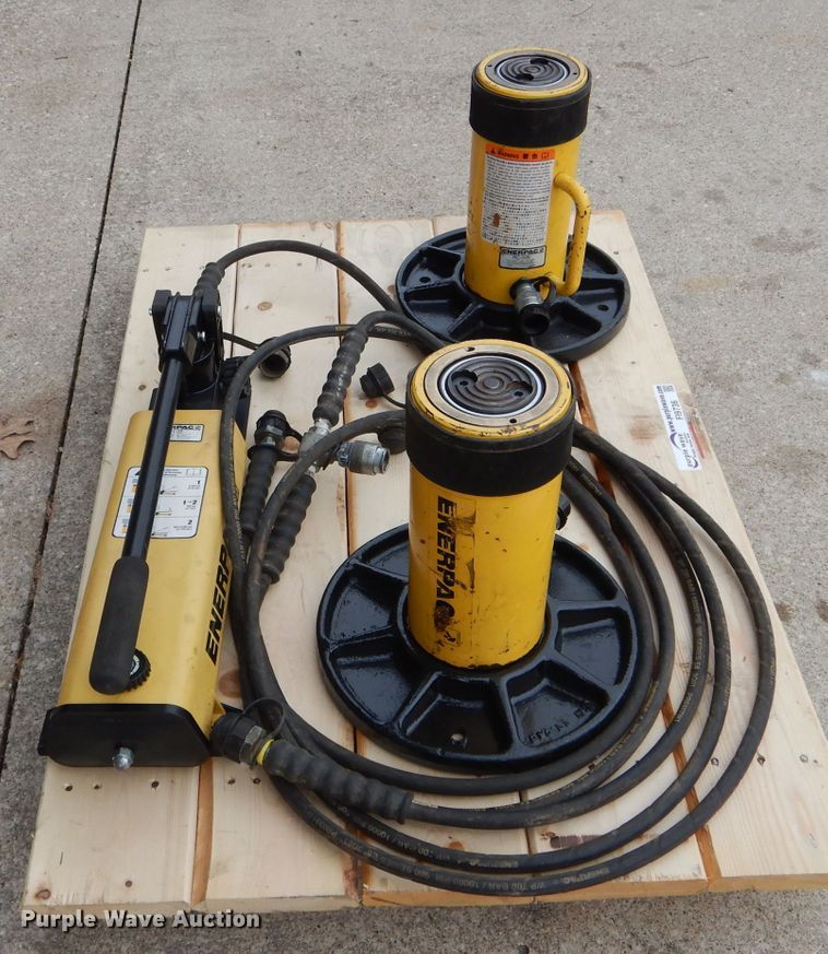 image for item FI9736 Enerpac P802 port-a-power