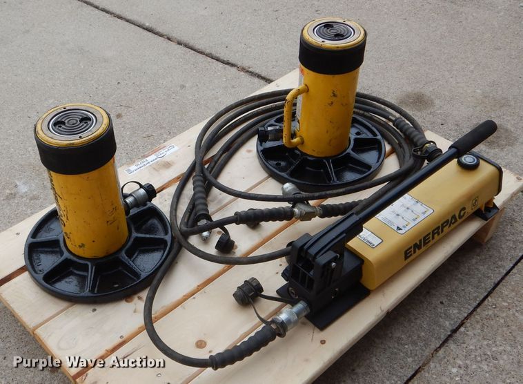 image for item FI9736 Enerpac P802 port-a-power