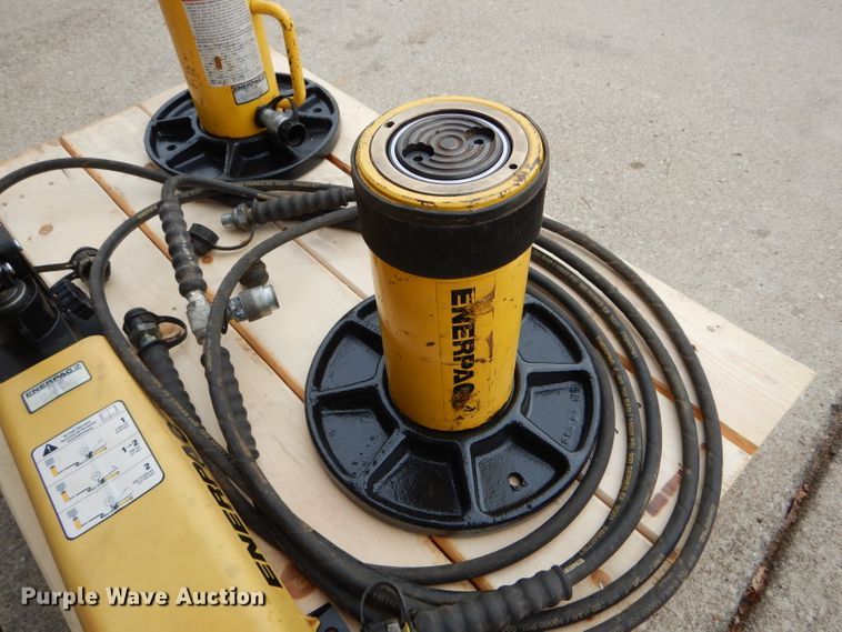 image for item FI9736 Enerpac P802 port-a-power