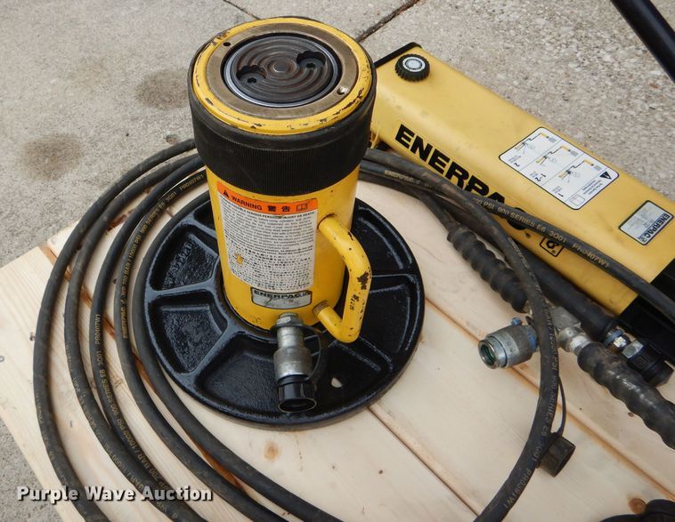 image for item FI9736 Enerpac P802 port-a-power