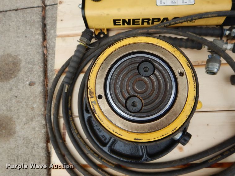 image for item FI9736 Enerpac P802 port-a-power