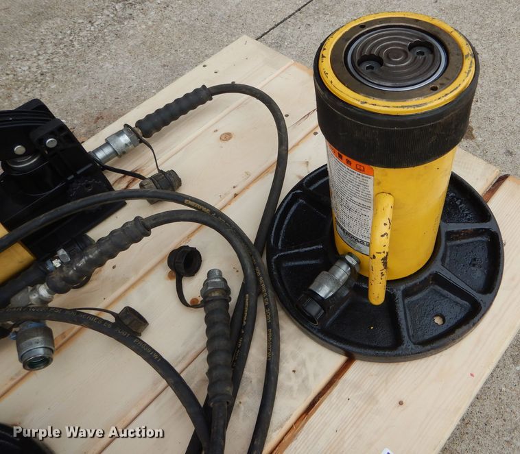 image for item FI9736 Enerpac P802 port-a-power