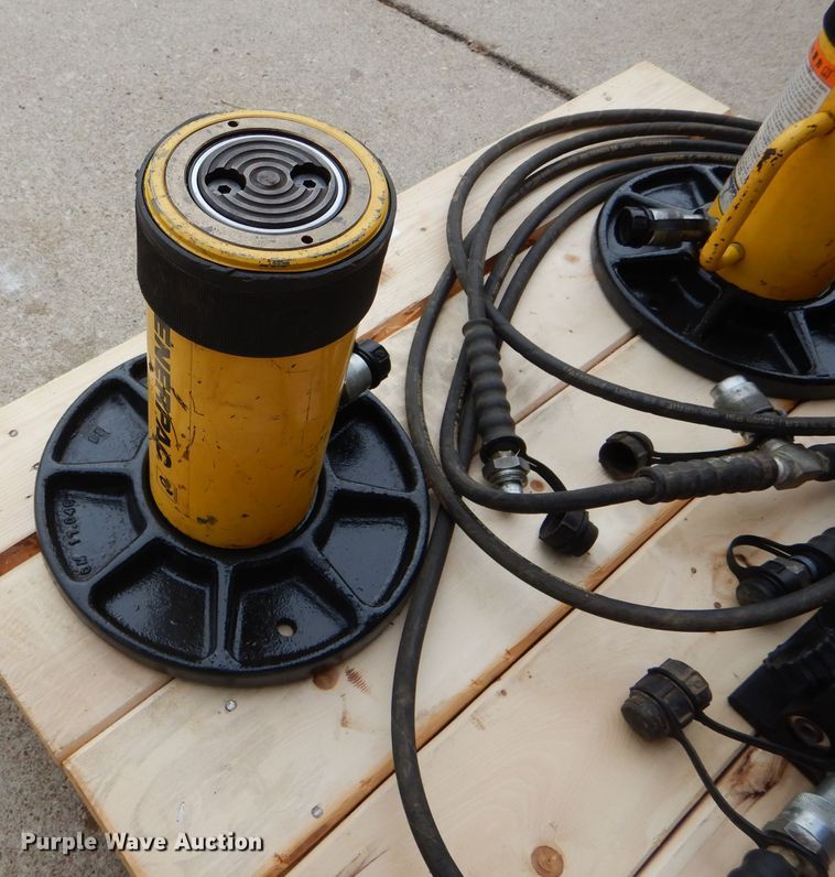 image for item FI9736 Enerpac P802 port-a-power