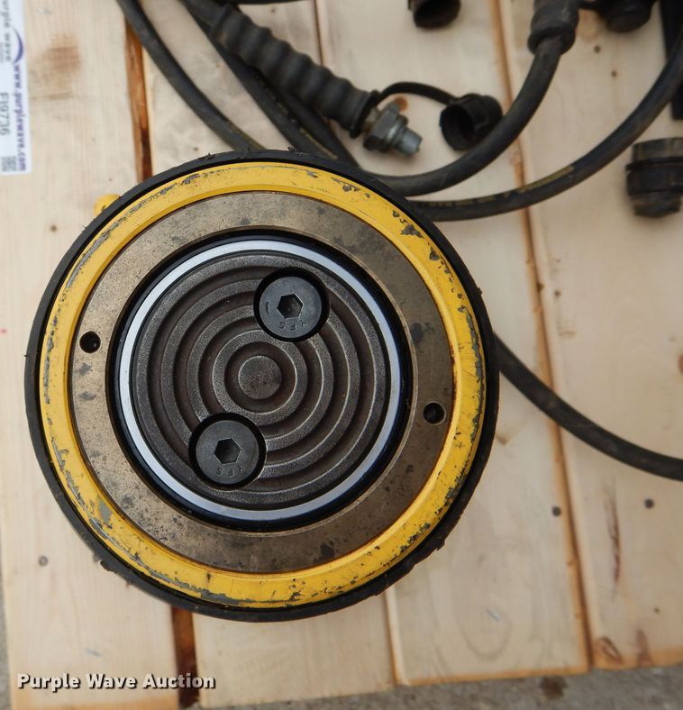 image for item FI9736 Enerpac P802 port-a-power