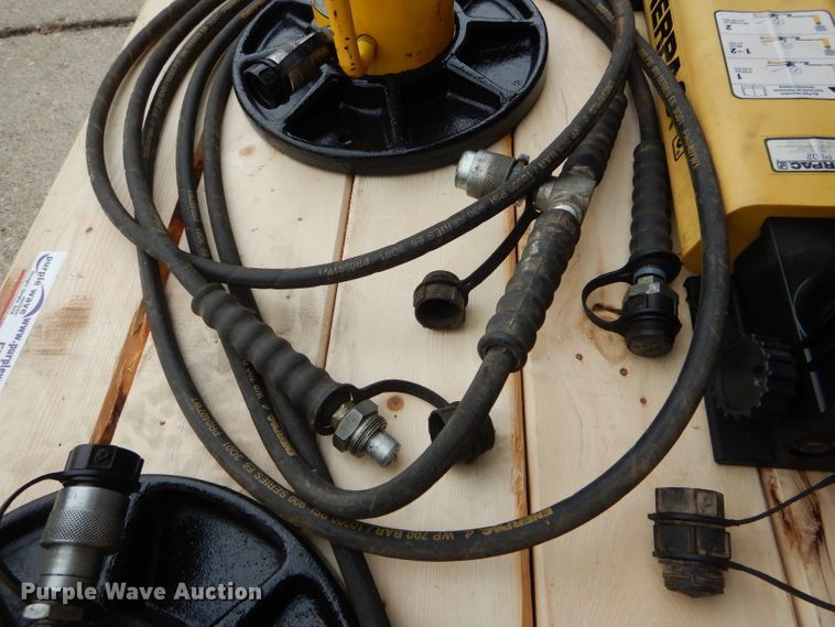 image for item FI9736 Enerpac P802 port-a-power