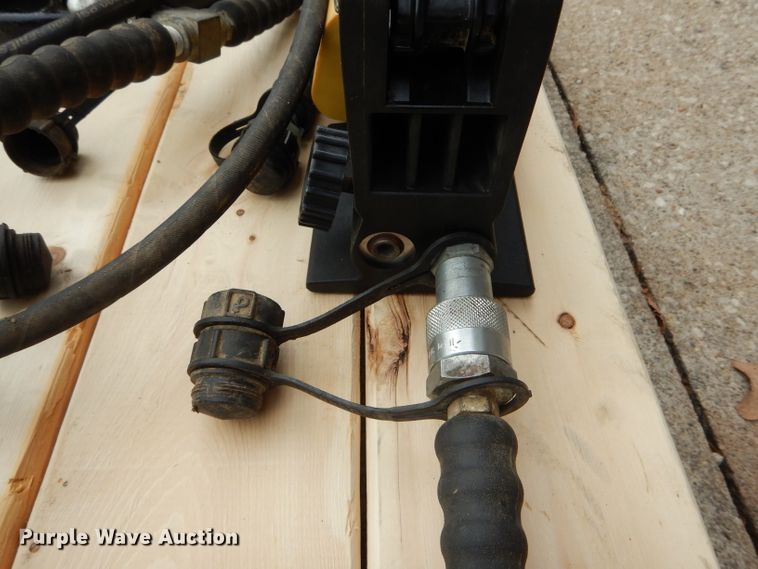 image for item FI9736 Enerpac P802 port-a-power