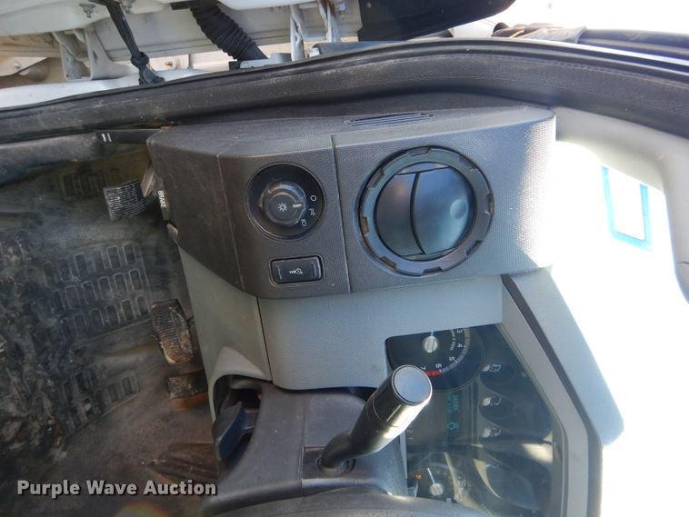 image for item FK9965 2011 Ford F350 Super Duty SuperCab pickup truck cab and chassis