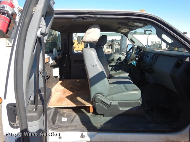 image for item FK9965 2011 Ford F350 Super Duty SuperCab pickup truck cab and chassis