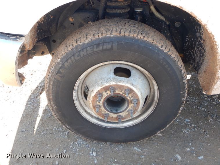 image for item FK9965 2011 Ford F350 Super Duty SuperCab pickup truck cab and chassis