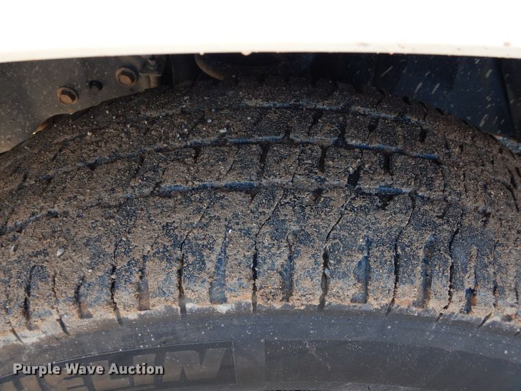 image for item FK9965 2011 Ford F350 Super Duty SuperCab pickup truck cab and chassis