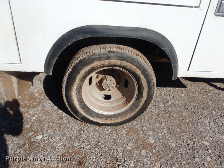 image for item FK9965 2011 Ford F350 Super Duty SuperCab pickup truck cab and chassis