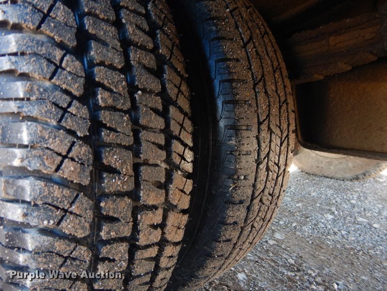 image for item FK9965 2011 Ford F350 Super Duty SuperCab pickup truck cab and chassis