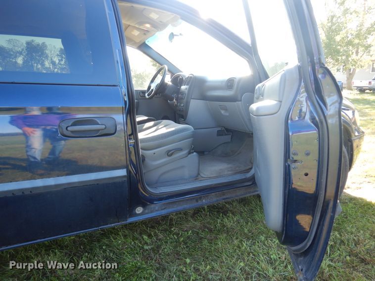 image for item FU9706 2004 Dodge Grand Caravan van