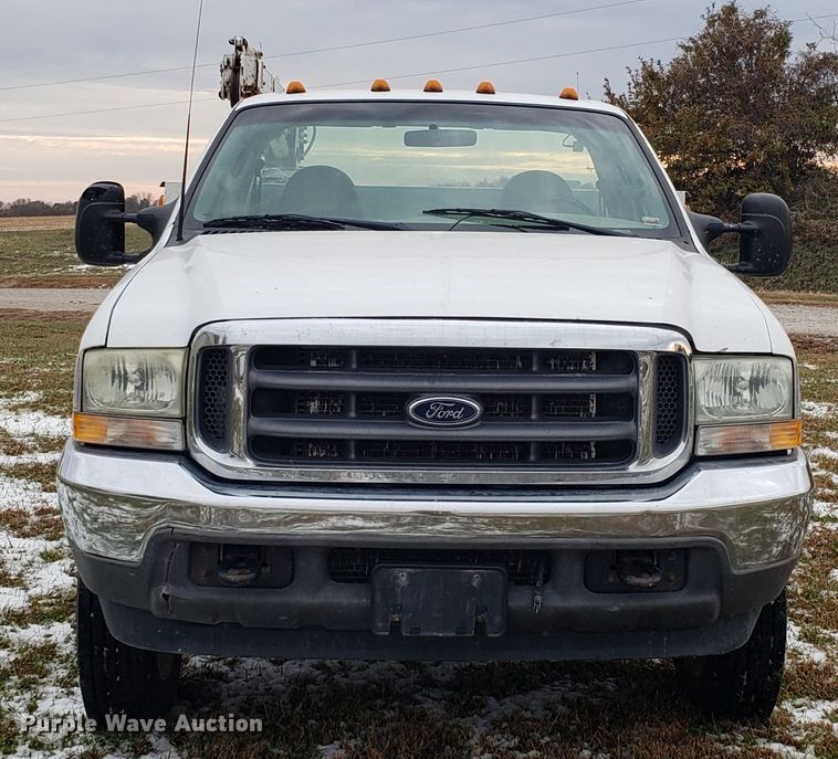 image for item FW9545 2003 Ford F550 utility truck with crane