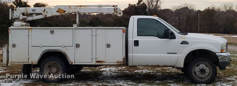image for item FW9545 2003 Ford F550 utility truck with crane