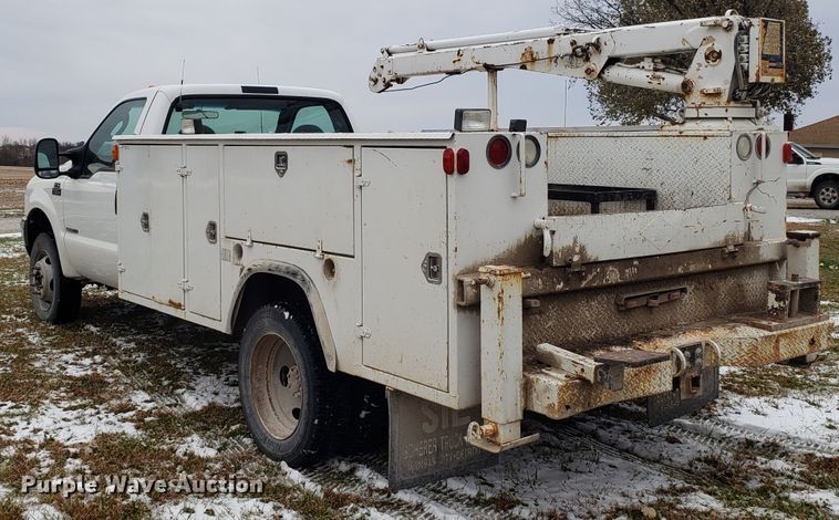 image for item FW9545 2003 Ford F550 utility truck with crane