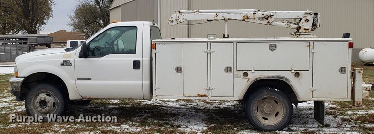 image for item FW9545 2003 Ford F550 utility truck with crane