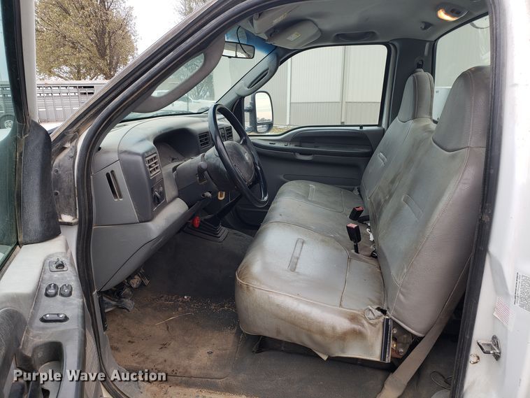 image for item FW9545 2003 Ford F550 utility truck with crane