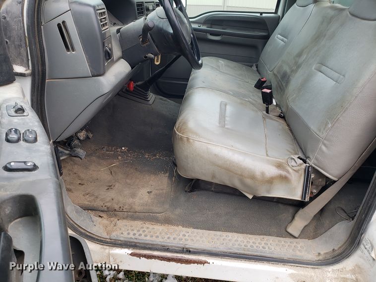 image for item FW9545 2003 Ford F550 utility truck with crane