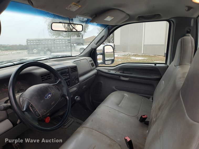 image for item FW9545 2003 Ford F550 utility truck with crane